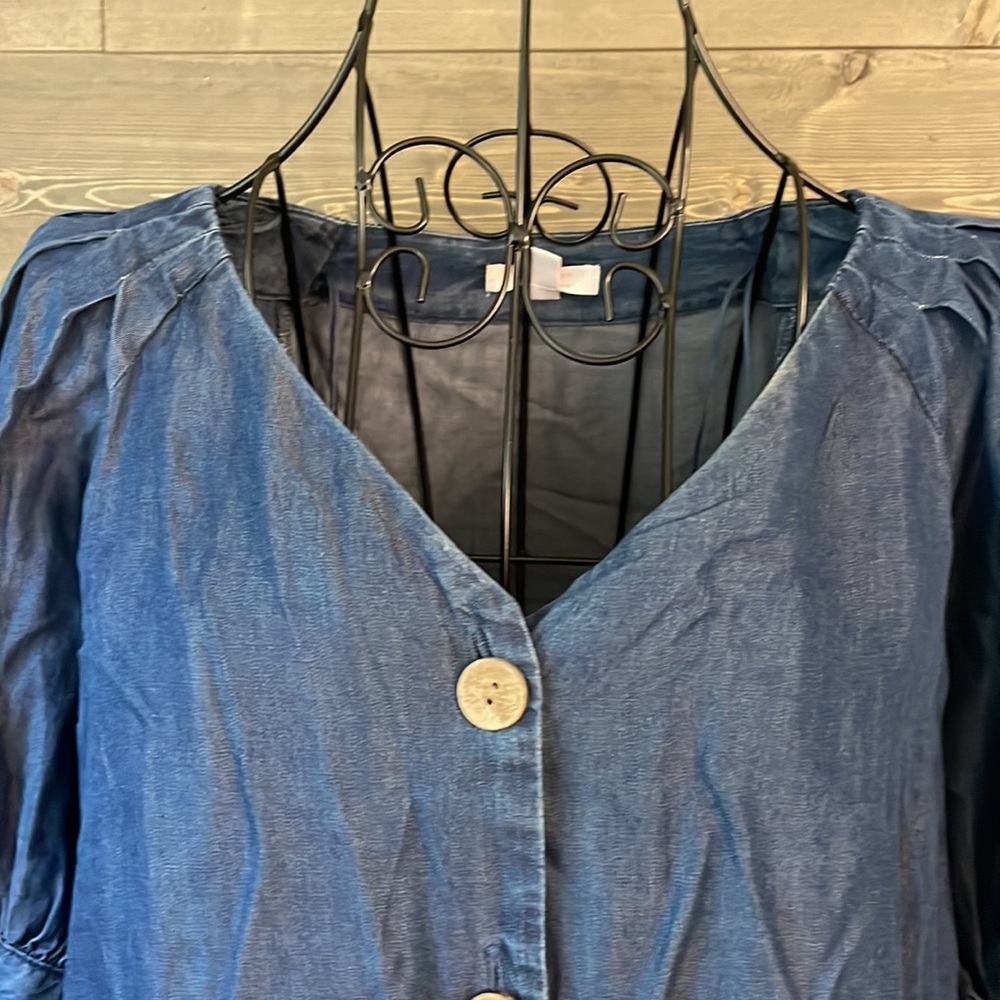 LC Lauren Conrad size small V-neck denim blouse - Picture 5 of 10